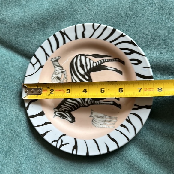 Three Home Decor Plates 7.5” Safari Giraffe, Elephant, Zebra - Picture 11 of 11